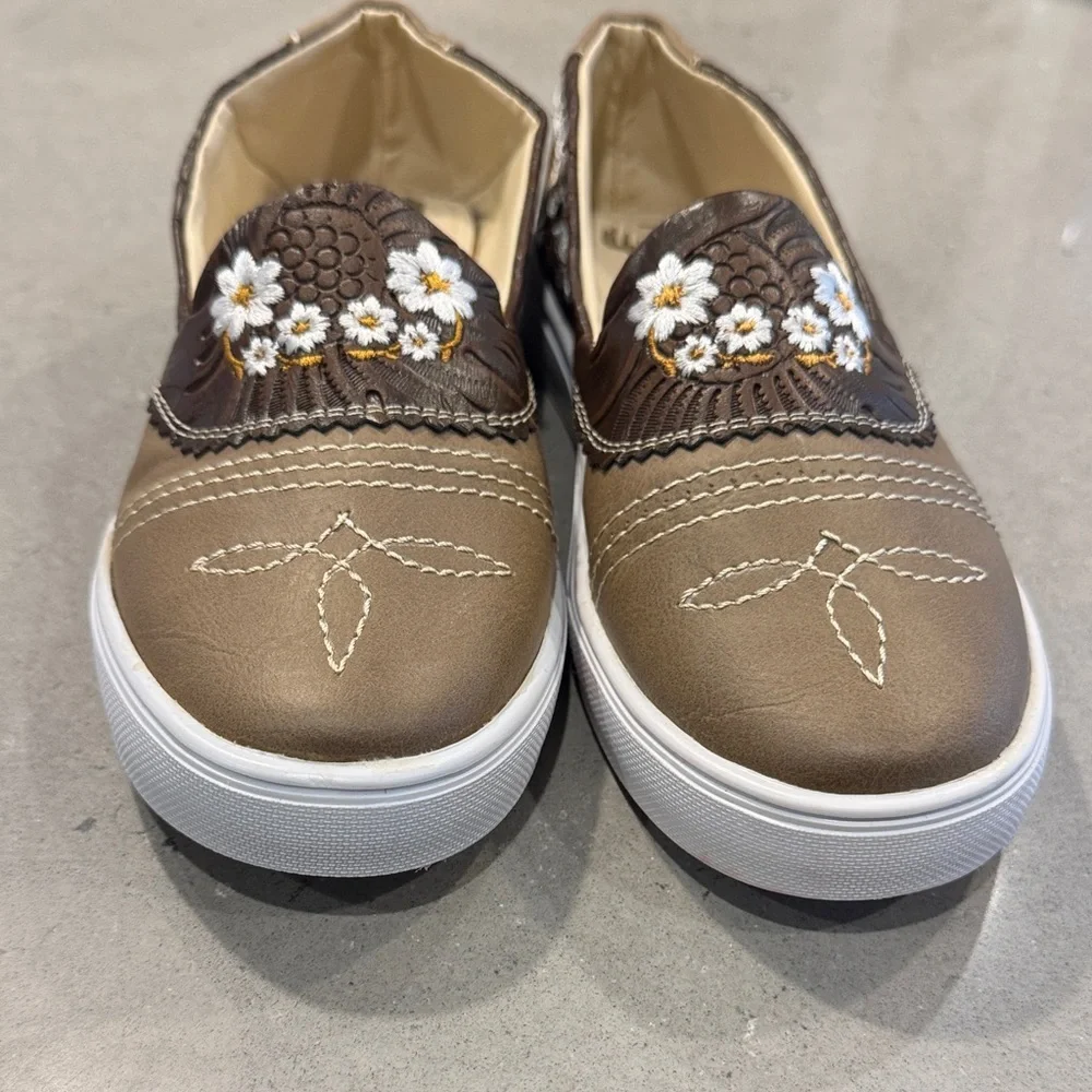 Brown Floral Embroidered Shoes Size 21